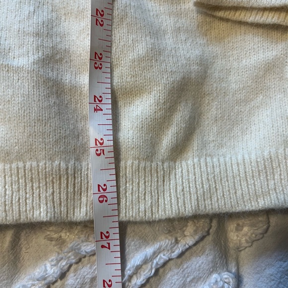 Land’s End Canvas Angora Rabbit Hair Blend V-Neck Sweater Cream Color Size XS - Picture 6 of 7